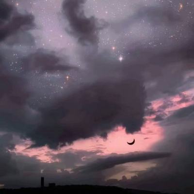 火流星划过杭州天空